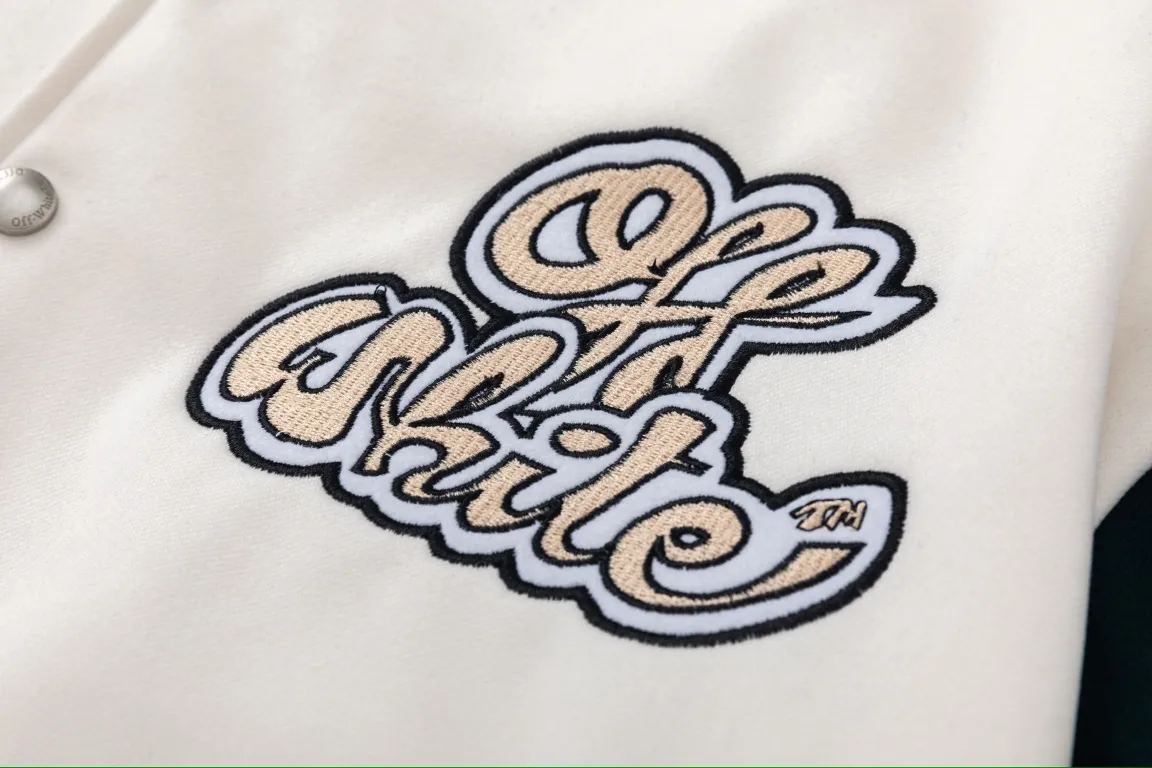 S65#P616, offwhite heavy-duty embroidered baseball jacket. The body is made of woolen fabric. Couple's jacket. Black size: S M L XL